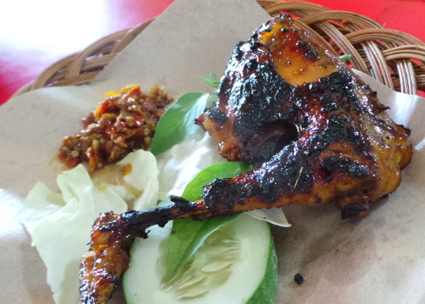 Warung Bibit Bu Sumar: Delicious Bites in the Heart of Kuripan